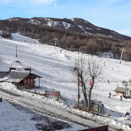 Confortable A 20 M² Avec Vue Montagne 아파트