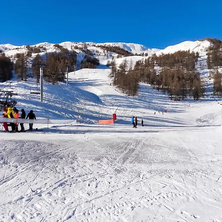 Confortable A 20 M² Avec Vue Montagne شقة ألو