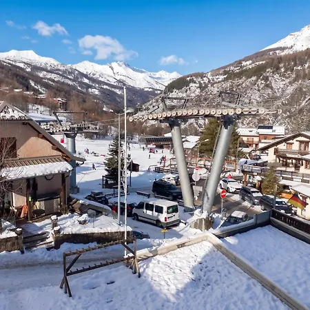 Confortable A 20 M² Avec Vue Montagne ألو