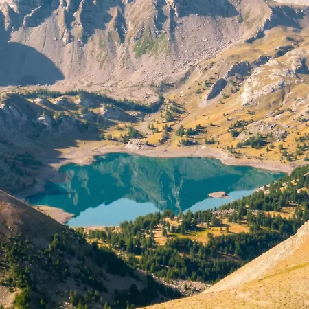 Confortable A 20 M² Avec Vue Montagne ألو